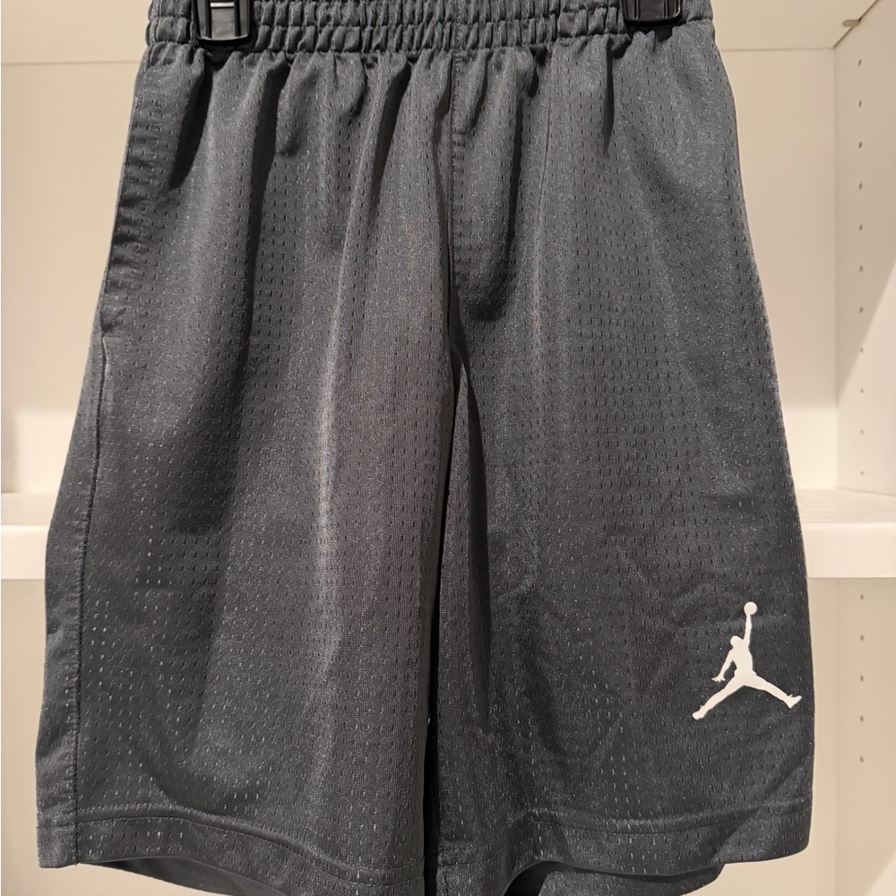 Jordan Medium Youth dark Gray Athletic Shorts- Like New